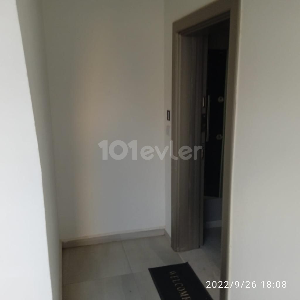 Fully furnished apartment with ground floor garden in a well-kept complex with 24x7 security in Alsancak, Kyrenia. 05338403555