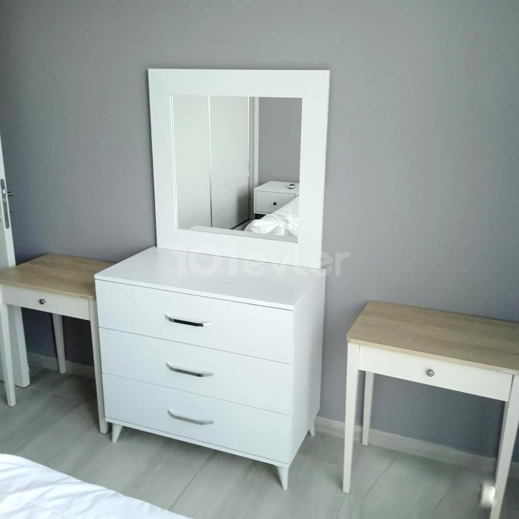 Girne Alsancak'ta 7x24 güvenlikli bakımlı site içerisinde zemin kat bahçeli ful eşyalı daire. 05338403555