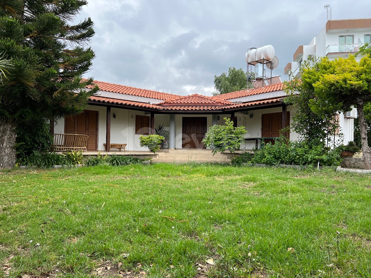 Freistehendes Haus inmitten grüner Natur im Dorf Lapta. 05338403555