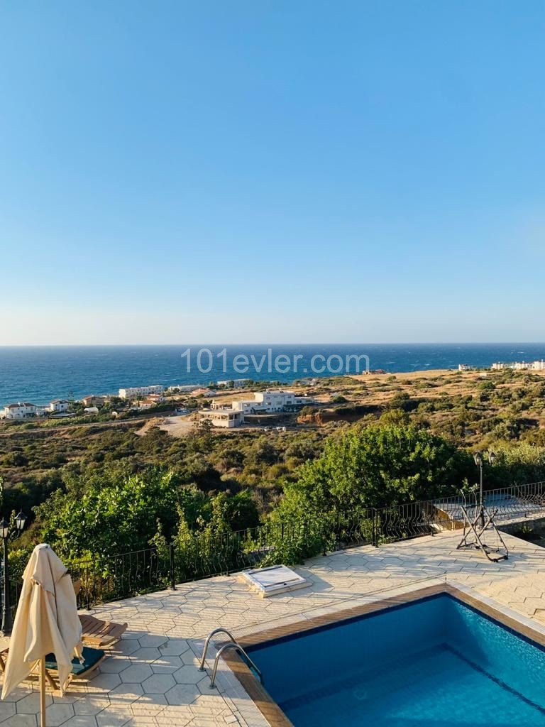 A MAGNIFICENT VILLA WITH SEA AND MOUNTAIN VIEWS IN THE CENTER OF THE NATURE, DAILY OR LONG-TERM ** 