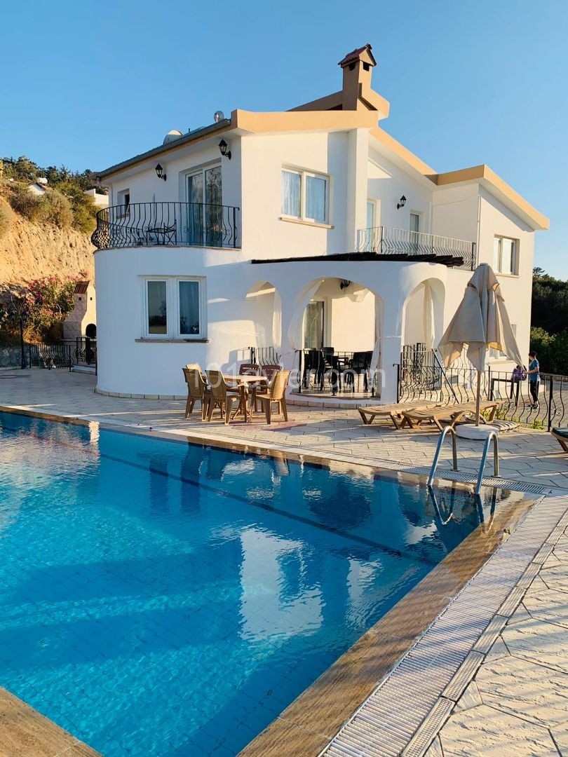 A MAGNIFICENT VILLA WITH SEA AND MOUNTAIN VIEWS IN THE CENTER OF THE NATURE, DAILY OR LONG-TERM ** 