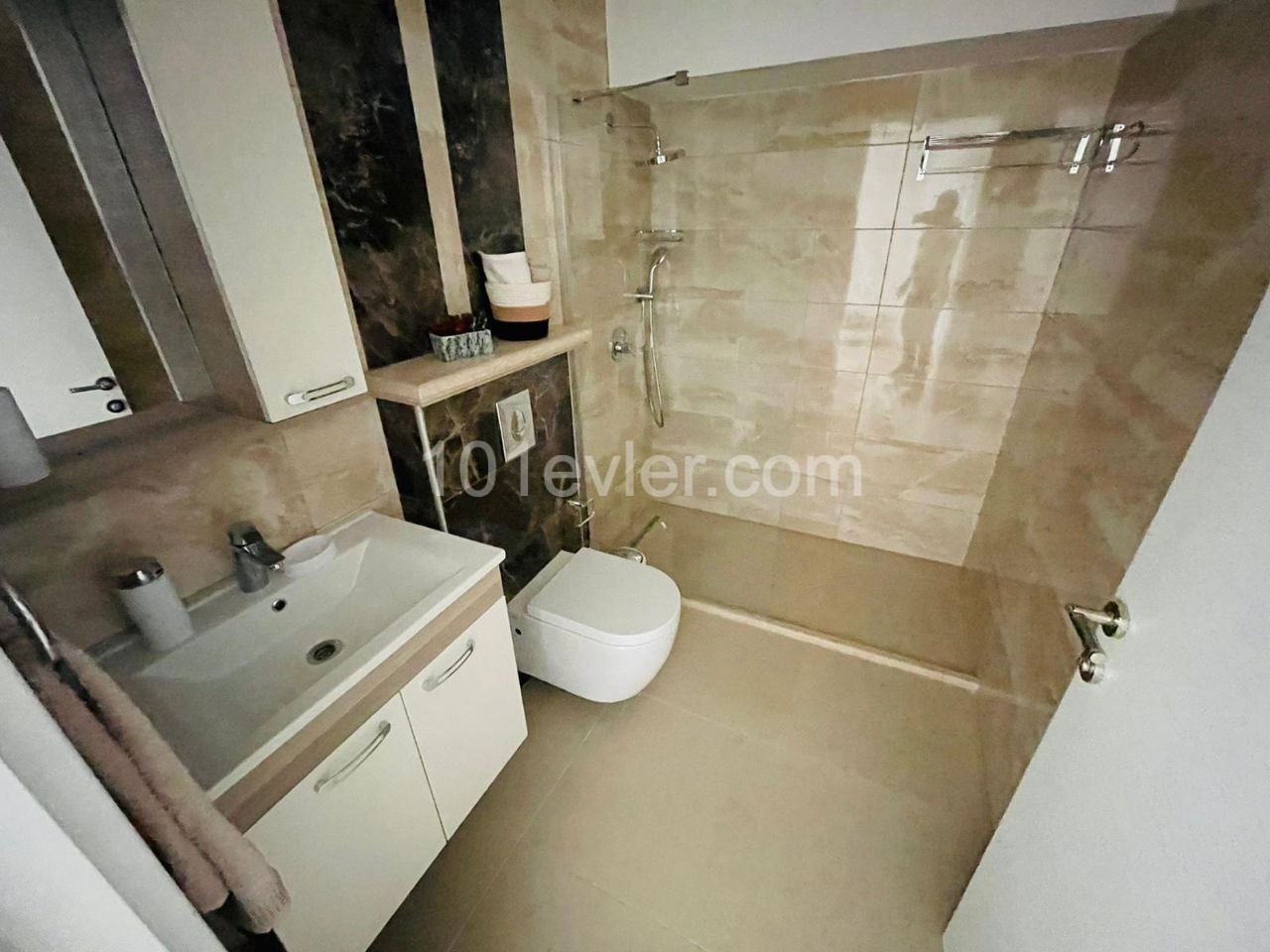 LUXURY 2 + 1  FLAT TO RENT IN GIRNE MERKEZ