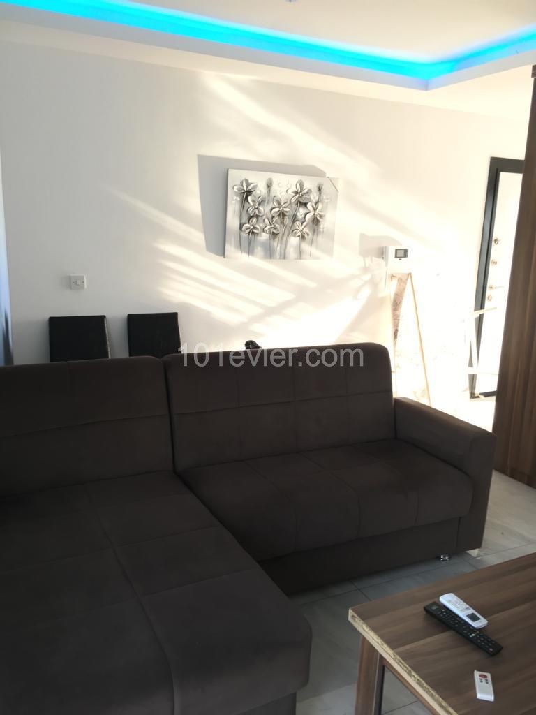 Girne Center'da Kiralık 3 +2 Penthouse ** 