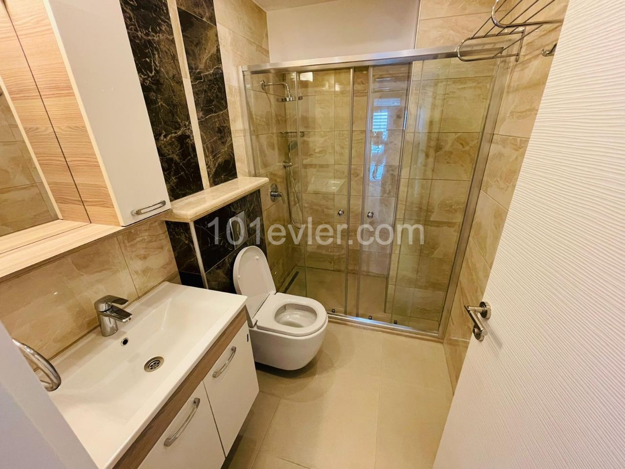 Girne Merkez'de Kiralık Lüks 2 + 1 Daire ** 