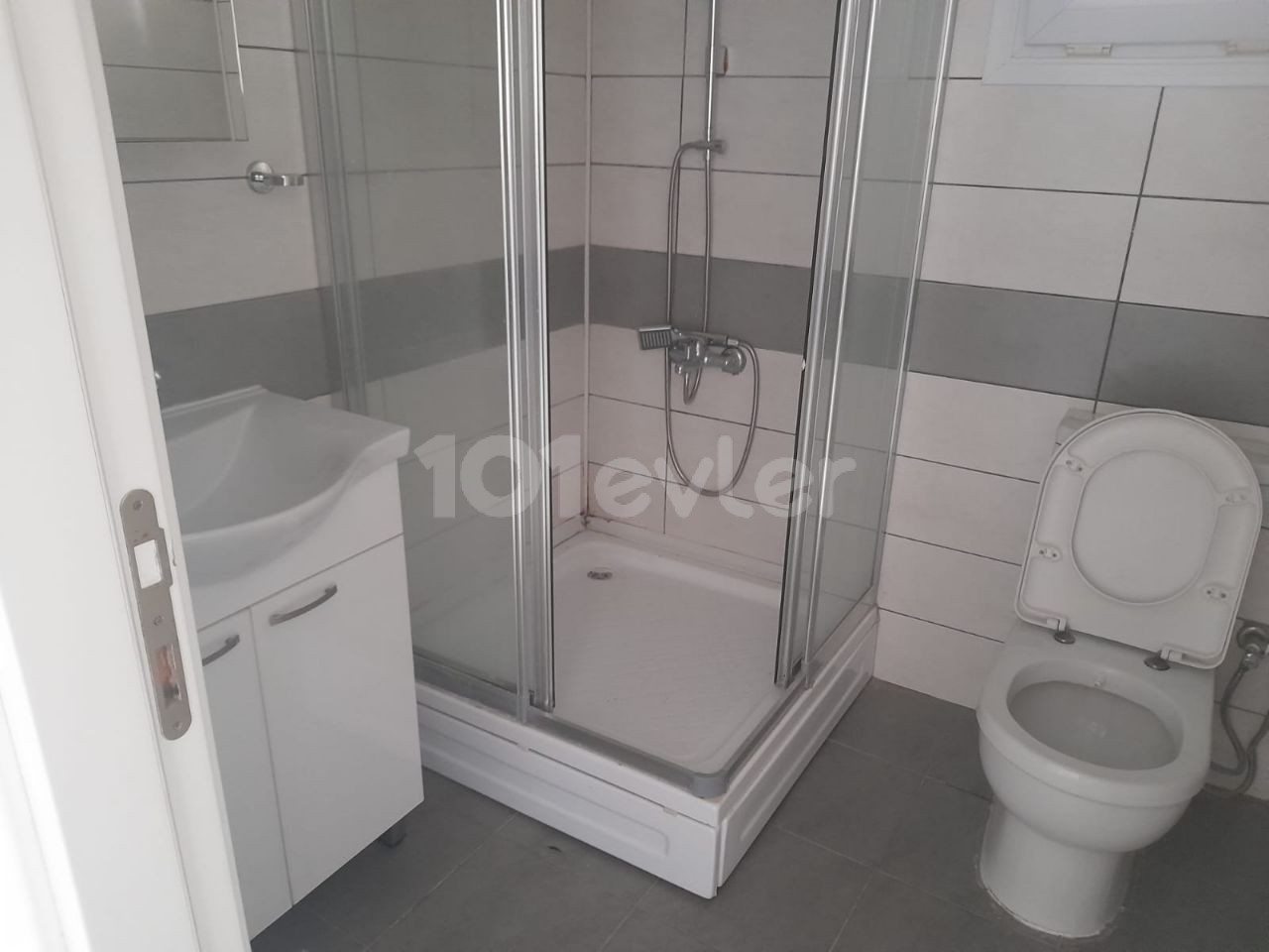 BEAUTIFUL 2 + 1  FLAT TO SALE IN GIRNE MERKEZ