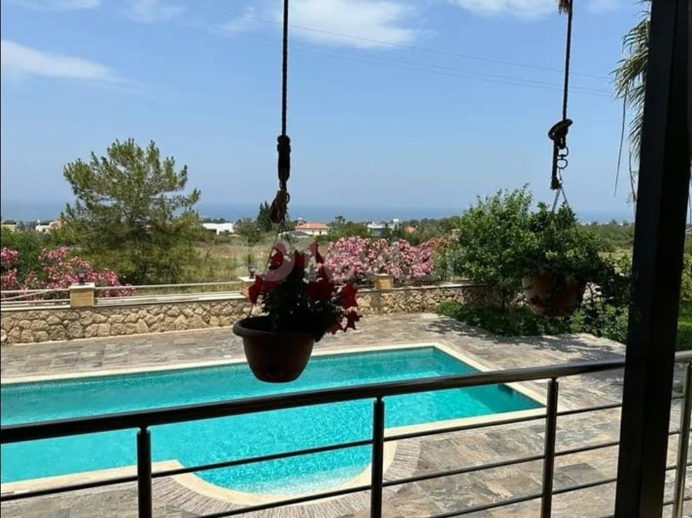 LUKS 5+1 VILLA ZU VERMIETEN CATALKOY KYRENIA