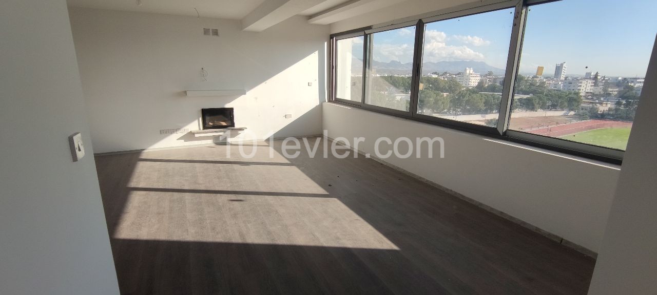 Lefkoşa Merkezde Önü Kapanmaz Barbekü Şömineli  180 M2 KOÇAN HAZIR   PENTHOUSE  