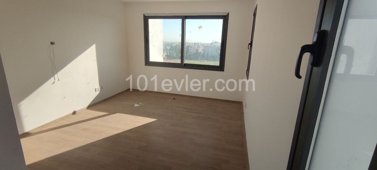 Lefkoşa Merkezde Önü Kapanmaz Barbekü Şömineli  180 M2 KOÇAN HAZIR   PENTHOUSE  