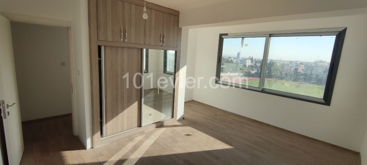 Lefkoşa Merkezde Önü Kapanmaz Barbekü Şömineli  180 M2 KOÇAN HAZIR   PENTHOUSE  