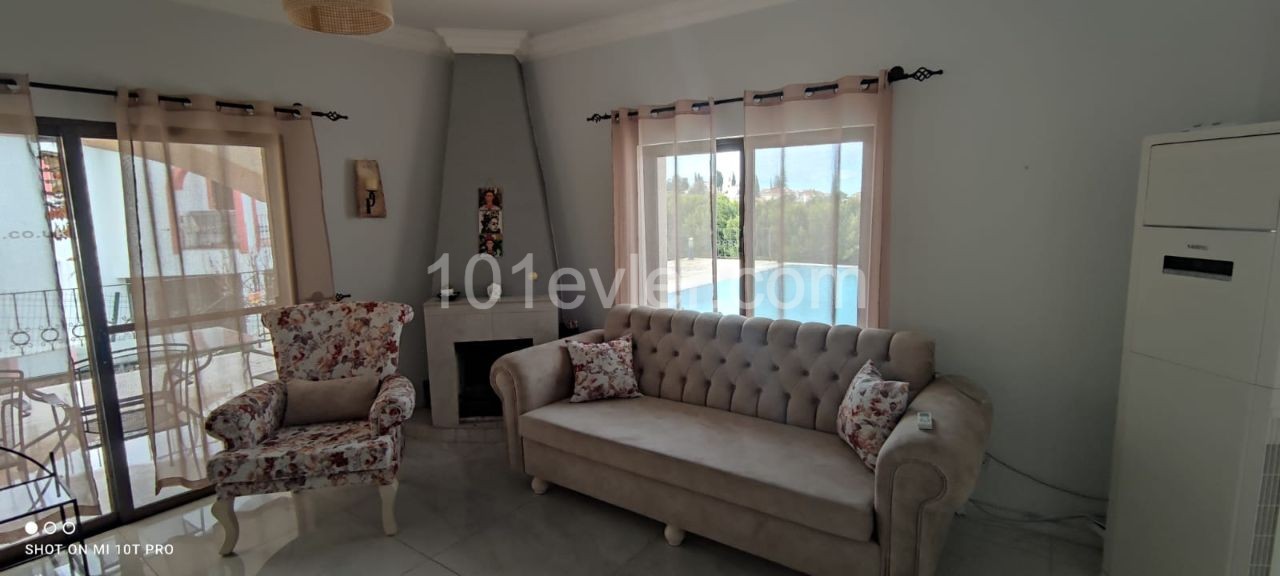 Girne Alsancak'ta 3+1 Özel Havuzlu Bungalow