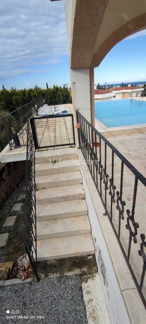 Girne Alsancak'ta 3+1 Özel Havuzlu Bungalow