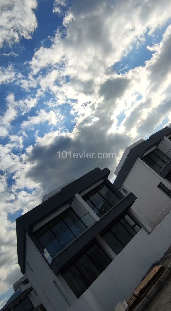 Flat To Rent in Alsancak, Kyrenia