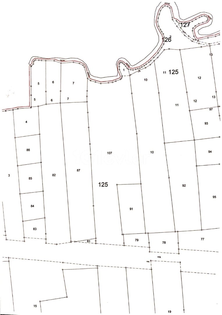Lefkoşa Gazimağusa ana yolu üstünde ANA YOLA SIFIR  17 dönüm ( 22.434 m2 ) Takasa Açık Arazi