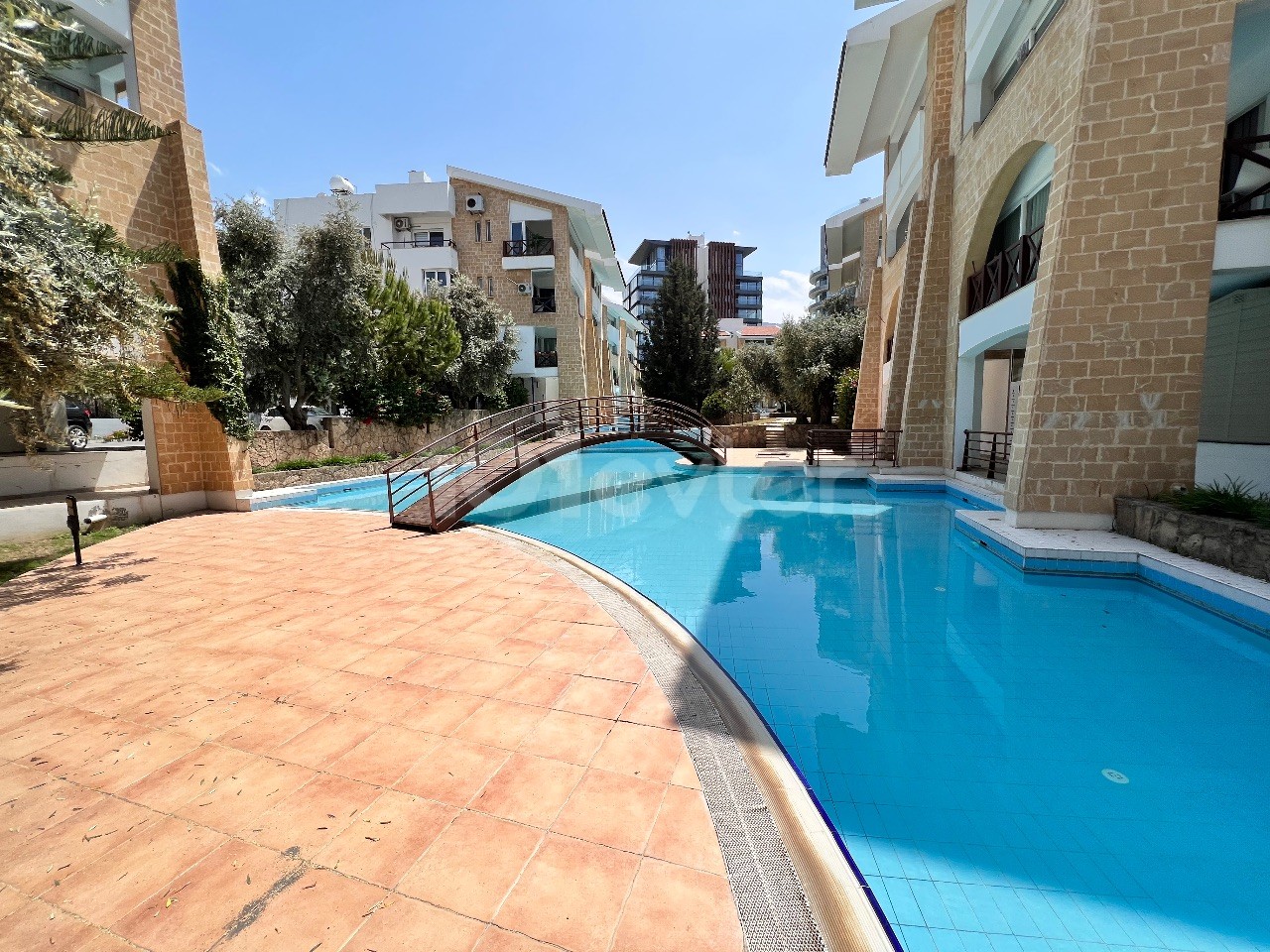 Квартира с бассейном в турецком охраняемом помещении в Центре Кирении ** 