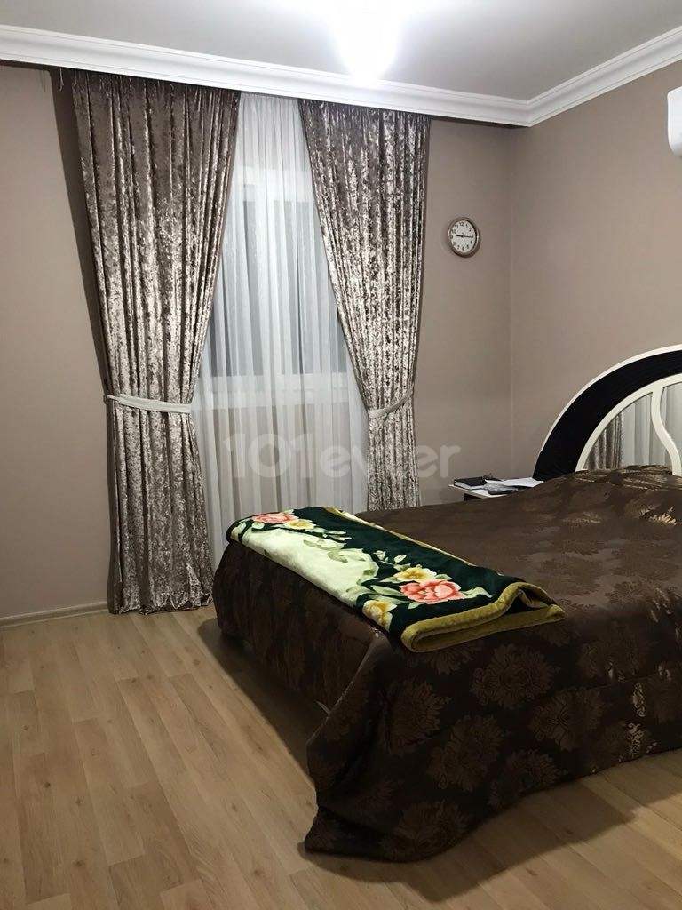 تخت برای فروش in Long Beach, ایسکله