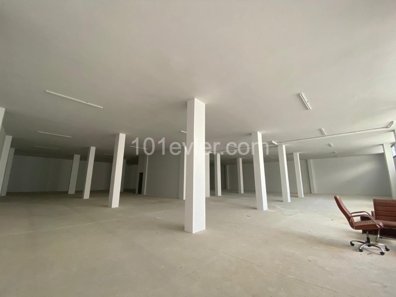 500 m2 Lager in Alsancak 2500 STG / 0548 823 96 10 ** 