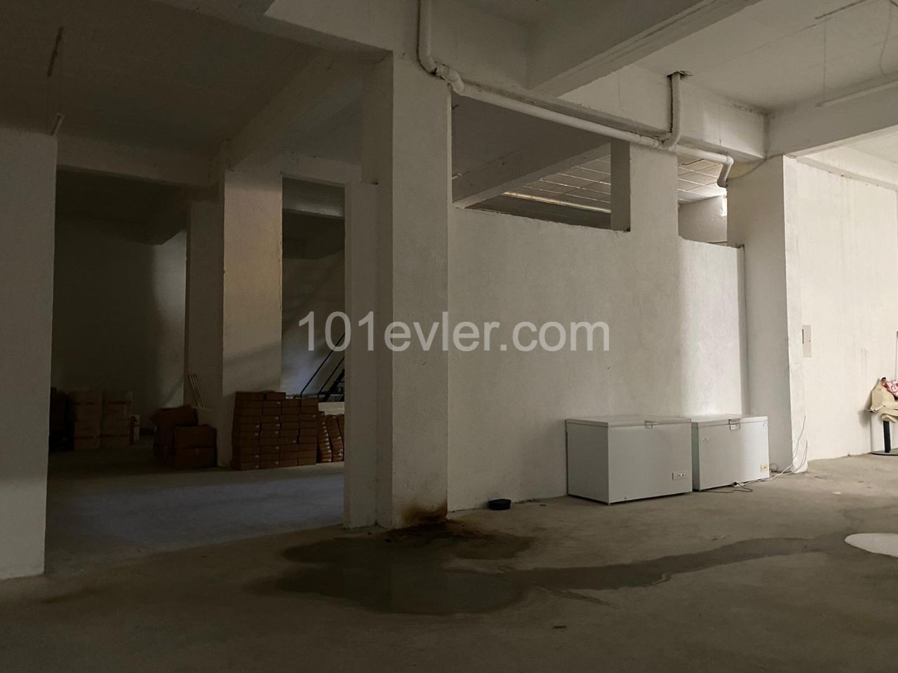 Yeni Liman'da 1000 m2 kiralık depo 800 STG / 0548 823 96 10