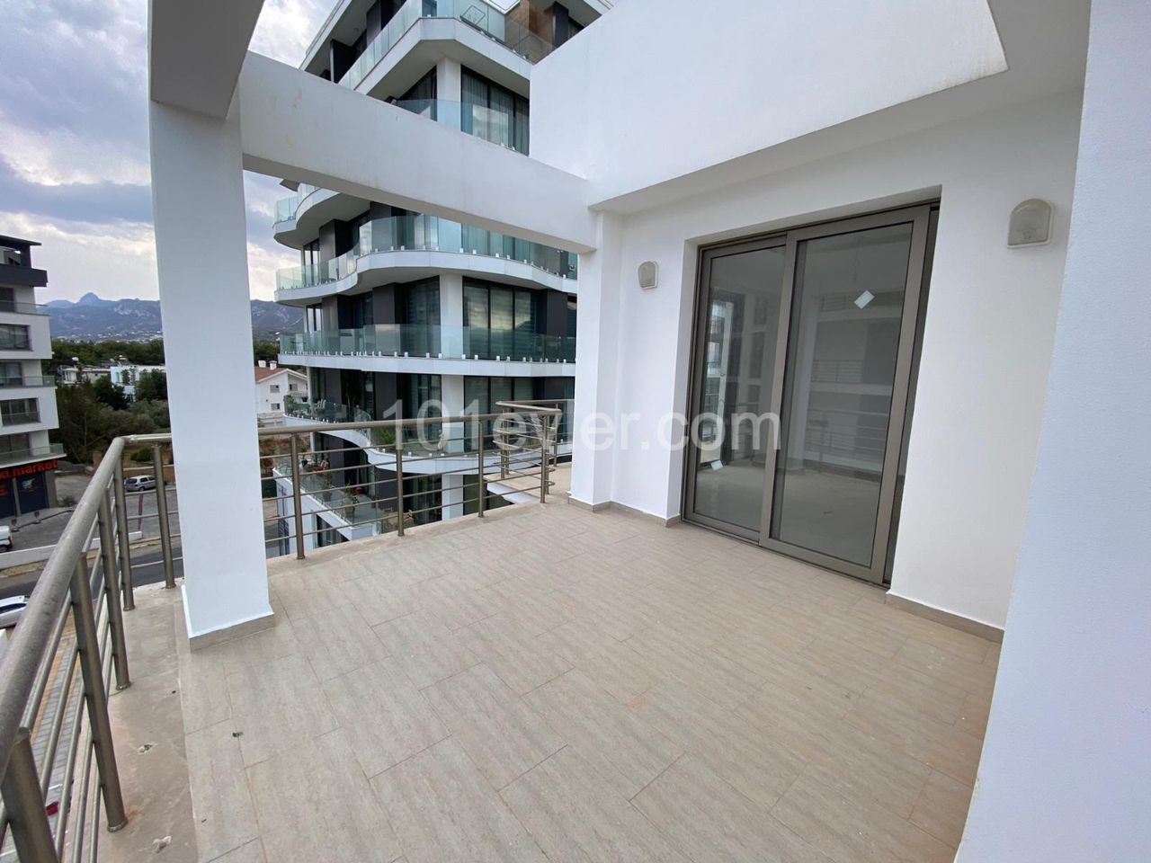 Eziç yakını 1+1 sıfır eşyalı penthouse 650 STG / 0548 823 96 10