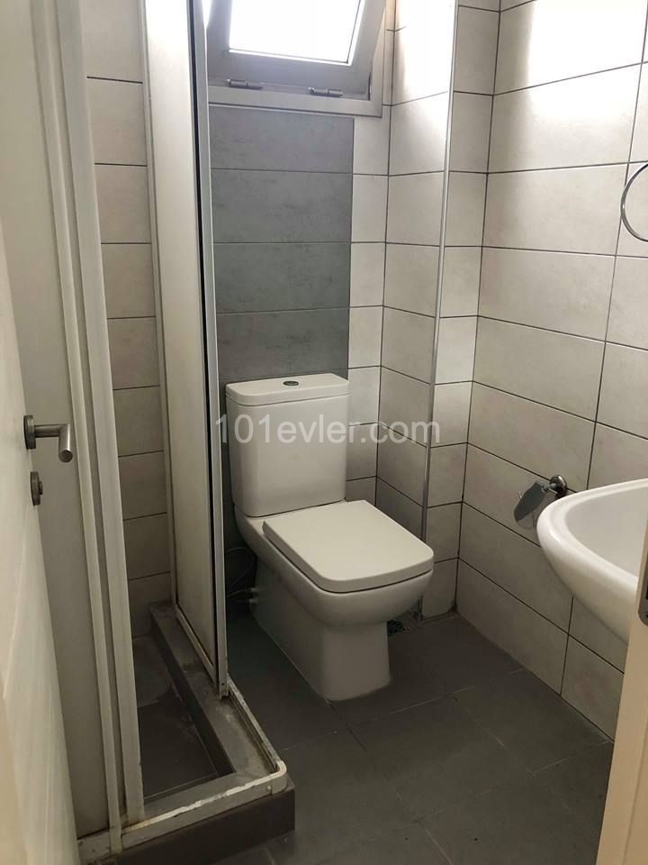 Girne Cratosa yakın  Kiralık  2+1 ortak havuzlu Daire