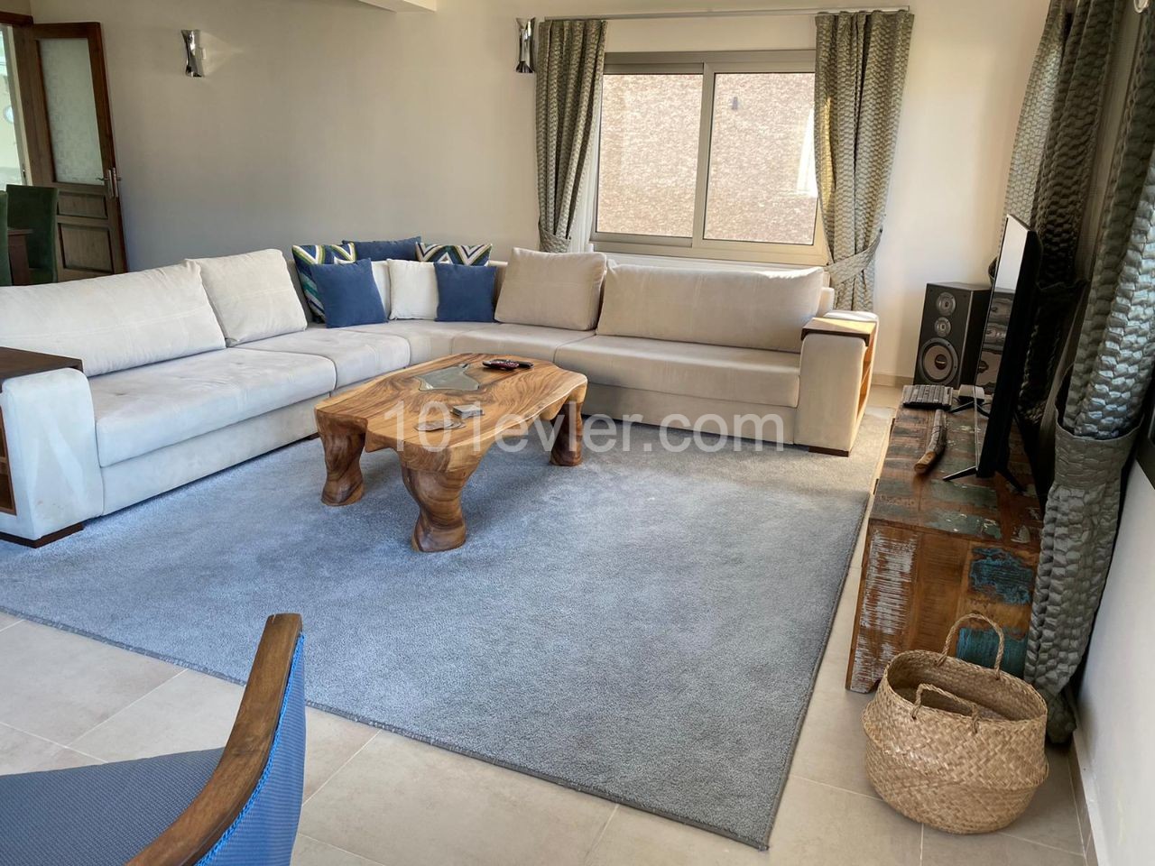 Alsancak'da 4+1 eşyalı havuzlu günlük 250 STG villa / 0548 823 96 10