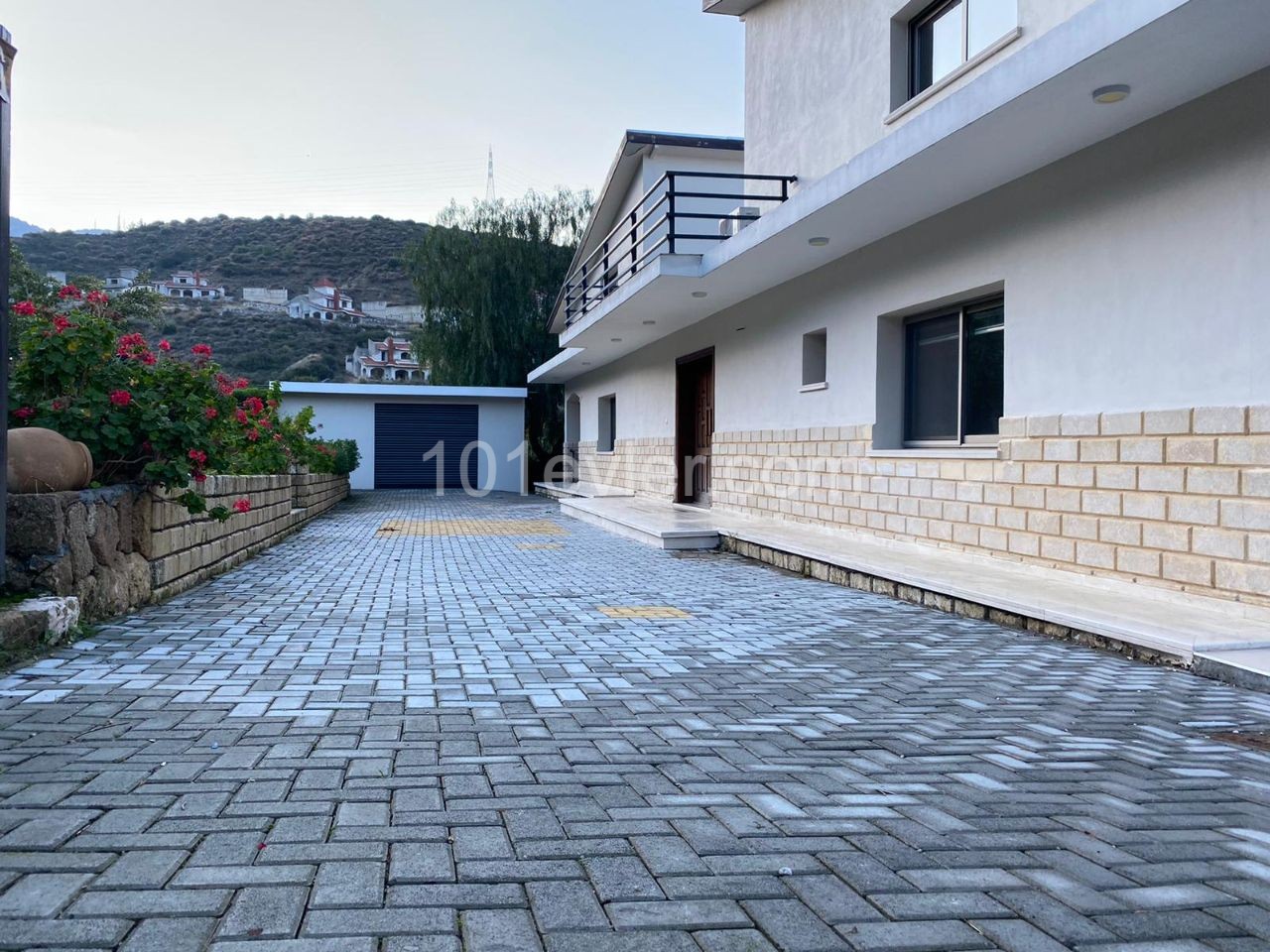 Alsancak'da 4+1 eşyalı havuzlu günlük 250 STG villa / 0548 823 96 10