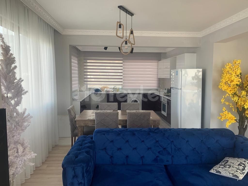 Girne Merkez'de   Kiralık  3+1 Penthouse 