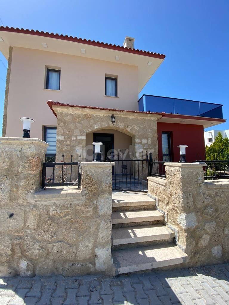 4+1 Villa Zu Vermieten In Kyrenia Chatalköy / Mit Pool ** 