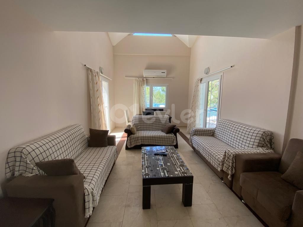 Girne Çatalköy Kiralık 4+1 Villa / Özel Havuzlu