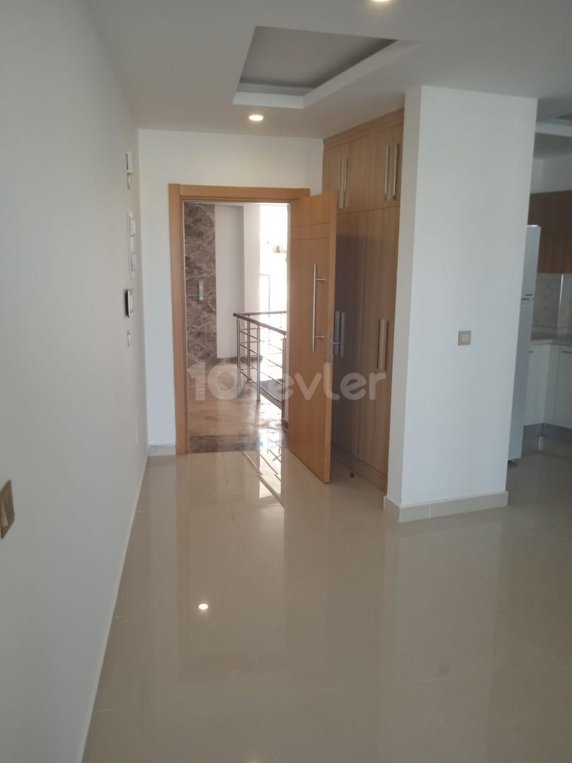 Girne Merkez Kiralık 2+1 Penthouse Daire / Deniz Manzaralı