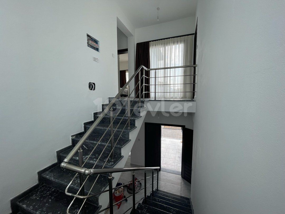 Girne Çatalköy Manzaralı Satılık 4+1 Villa