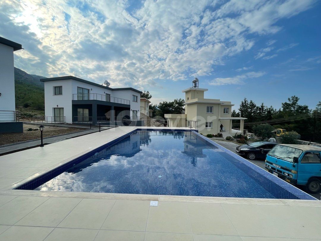 Girne Çatalköy Manzaralı Satılık 4+1 Villa