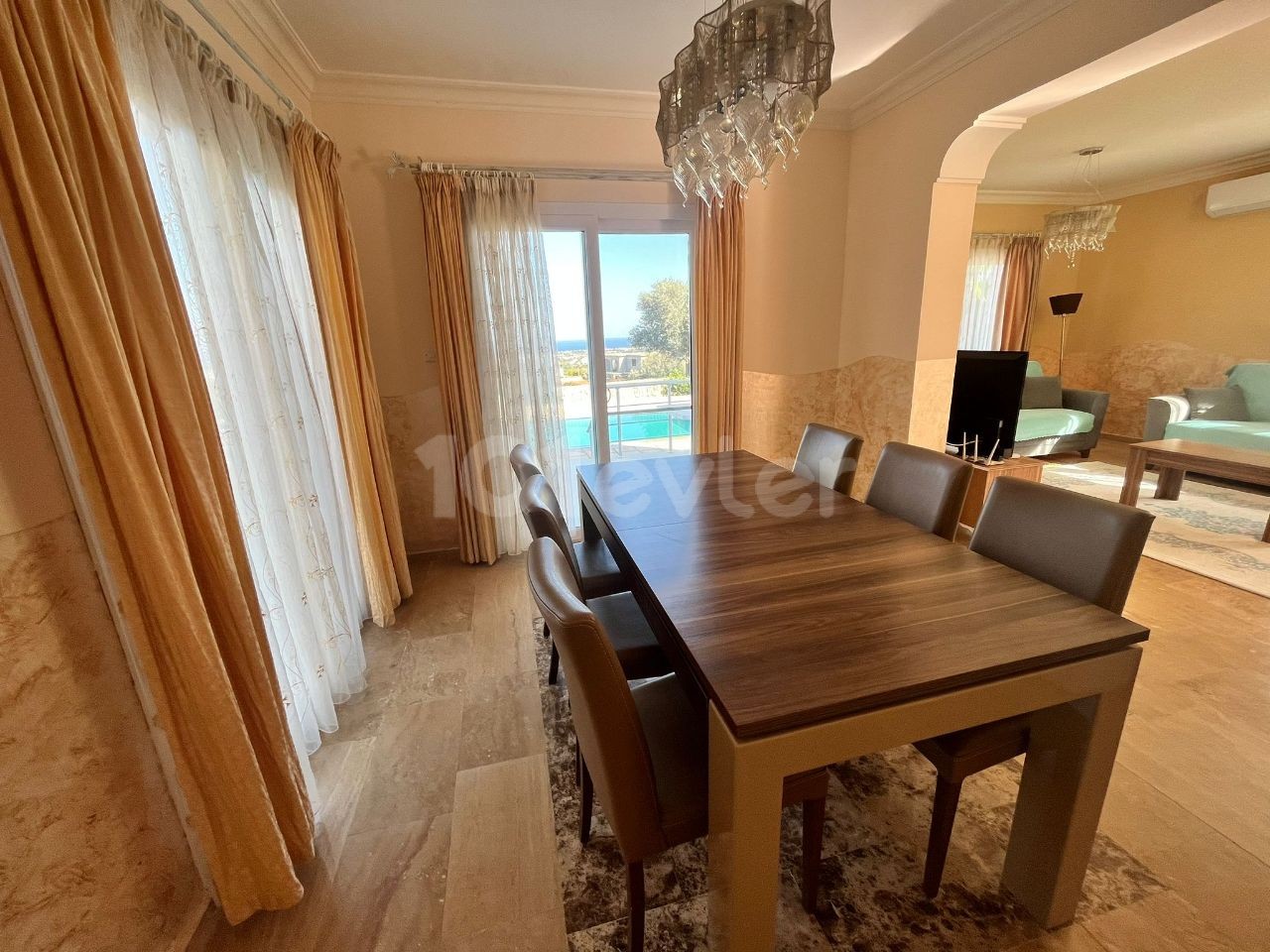 Kyrenia Karsiyaka 3+1 Villa zu vermieten / mit privatem Pool