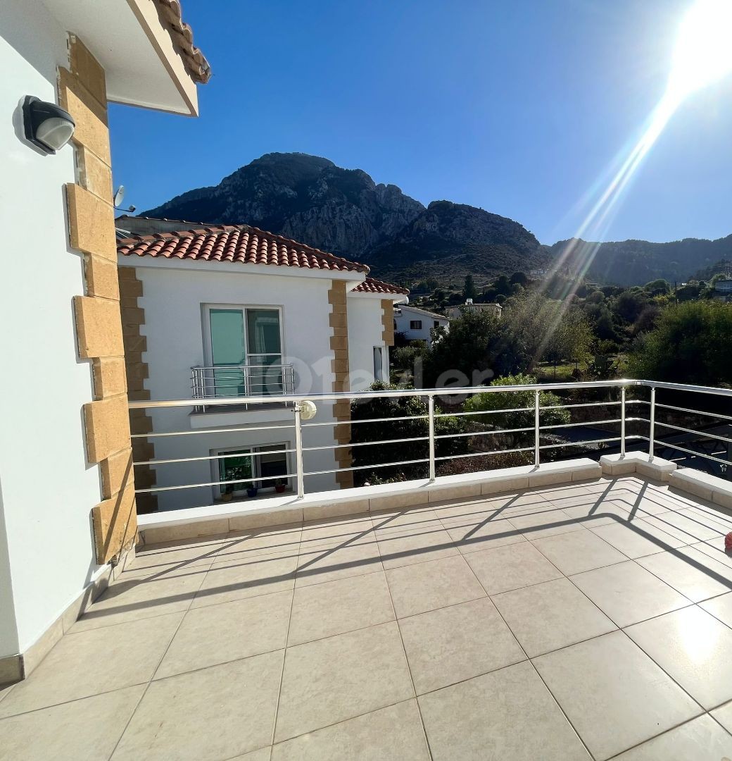 Kyrenia Karsiyaka 3+1 Villa zu vermieten / mit privatem Pool