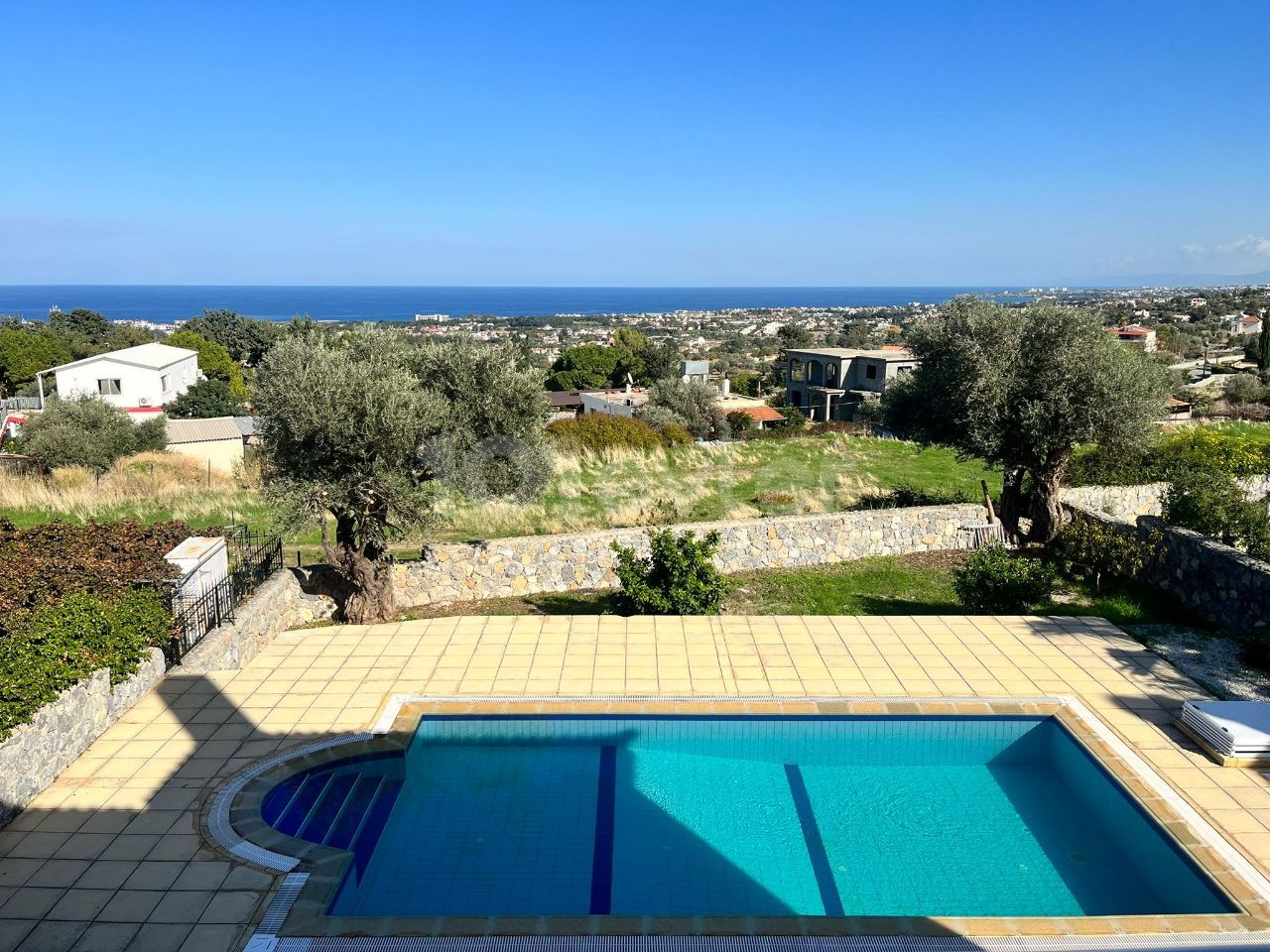 Kyrenia Karsiyaka 3+1 Villa zu vermieten / mit privatem Pool