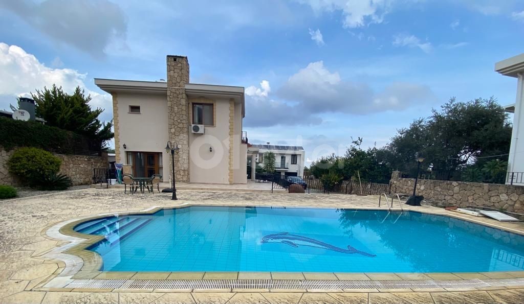 Girne Bellapais 3+1 Villa For Rent / ESK ist zu Fuß erreichbar