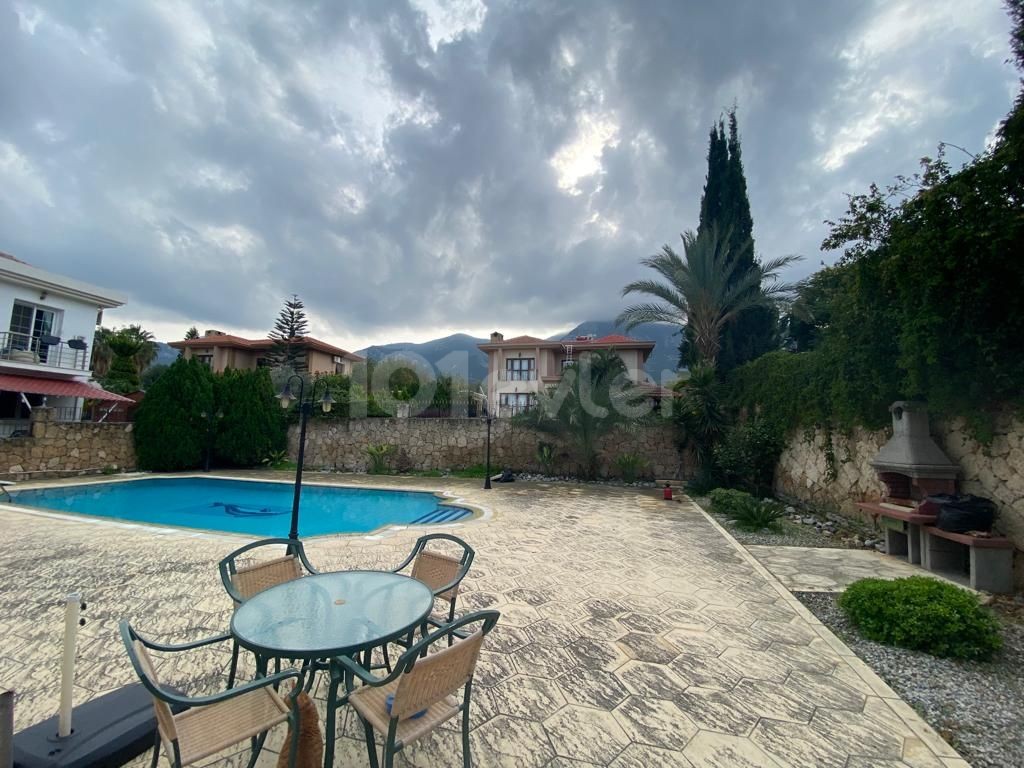 Girne Bellapais 3+1 Villa For Rent / ESK ist zu Fuß erreichbar