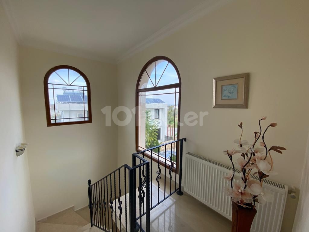 Girne Bellapais 3+1 Villa For Rent / ESK ist zu Fuß erreichbar