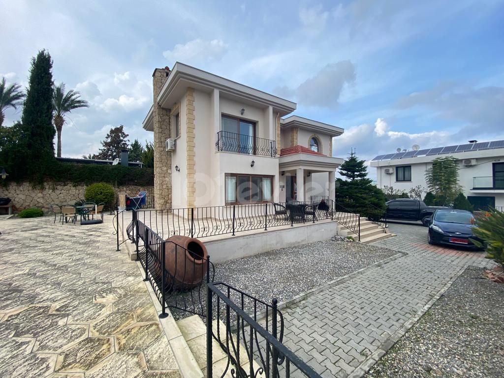 Girne Bellapais 3+1 Villa For Rent / ESK ist zu Fuß erreichbar