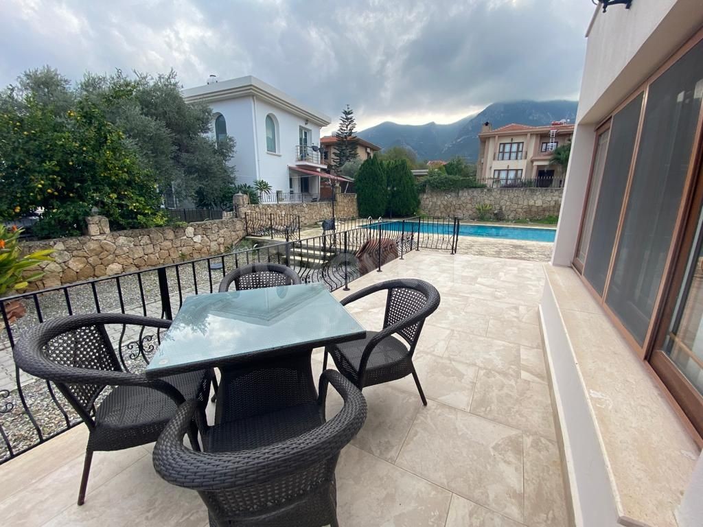 Girne Bellapais 3+1 Villa For Rent / ESK ist zu Fuß erreichbar