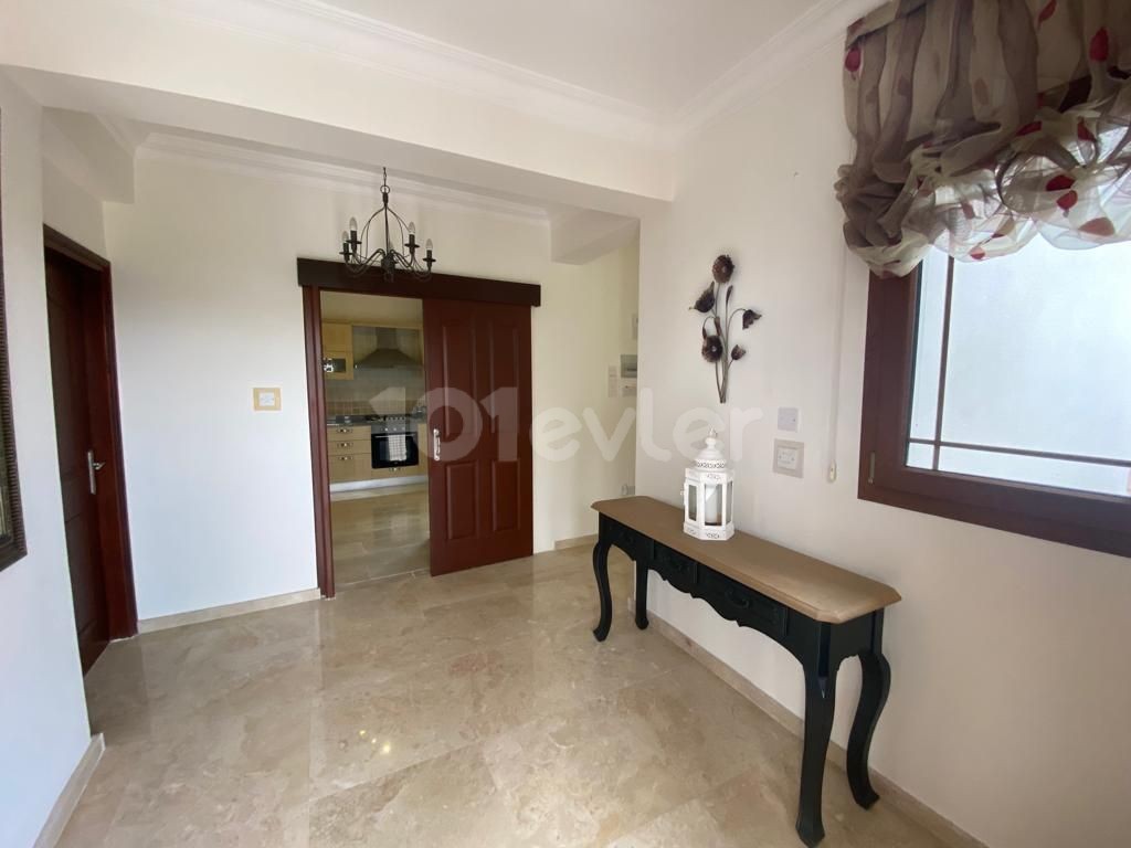 Girne Bellapais 3+1 Villa For Rent / ESK ist zu Fuß erreichbar