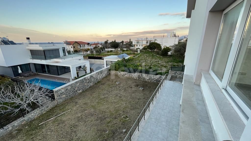 Girne Bellapais  Satılık 5+1 Villa