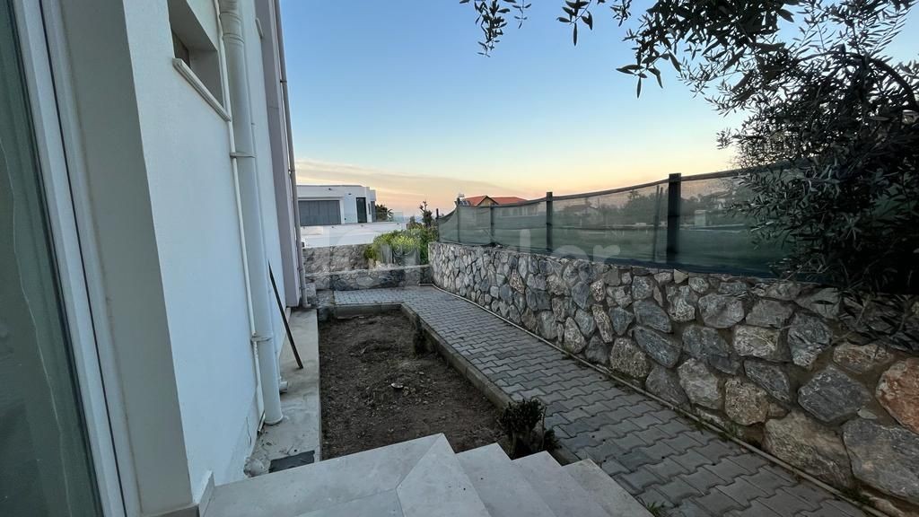 Girne Bellapais  Satılık 5+1 Villa