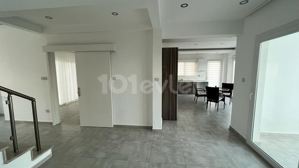 Girne Bellapais  Satılık 5+1 Villa