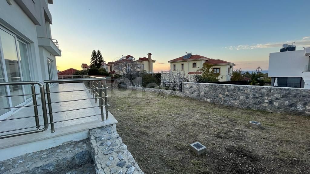 Girne Bellapais  Satılık 5+1 Villa