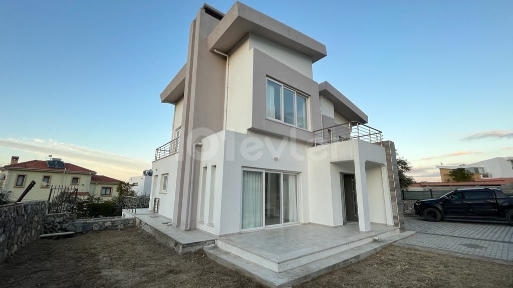 Girne Bellapais  Satılık 5+1 Villa