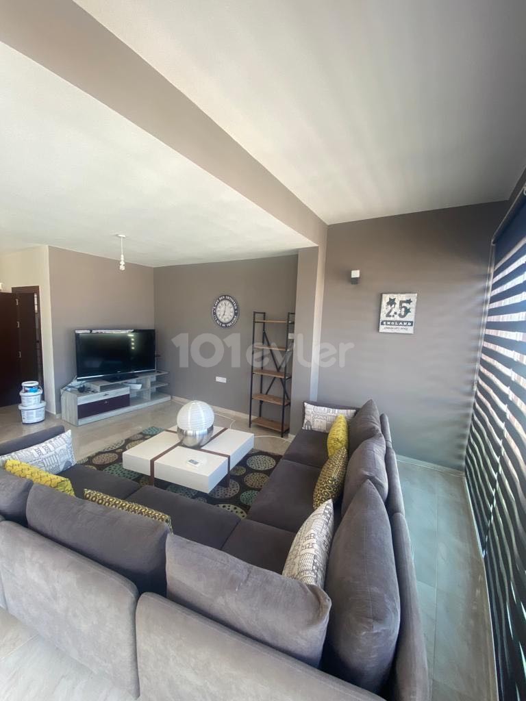 Koton arkası 2+1 eşyalı Penthouse 700 stg / 0548 823 96 10