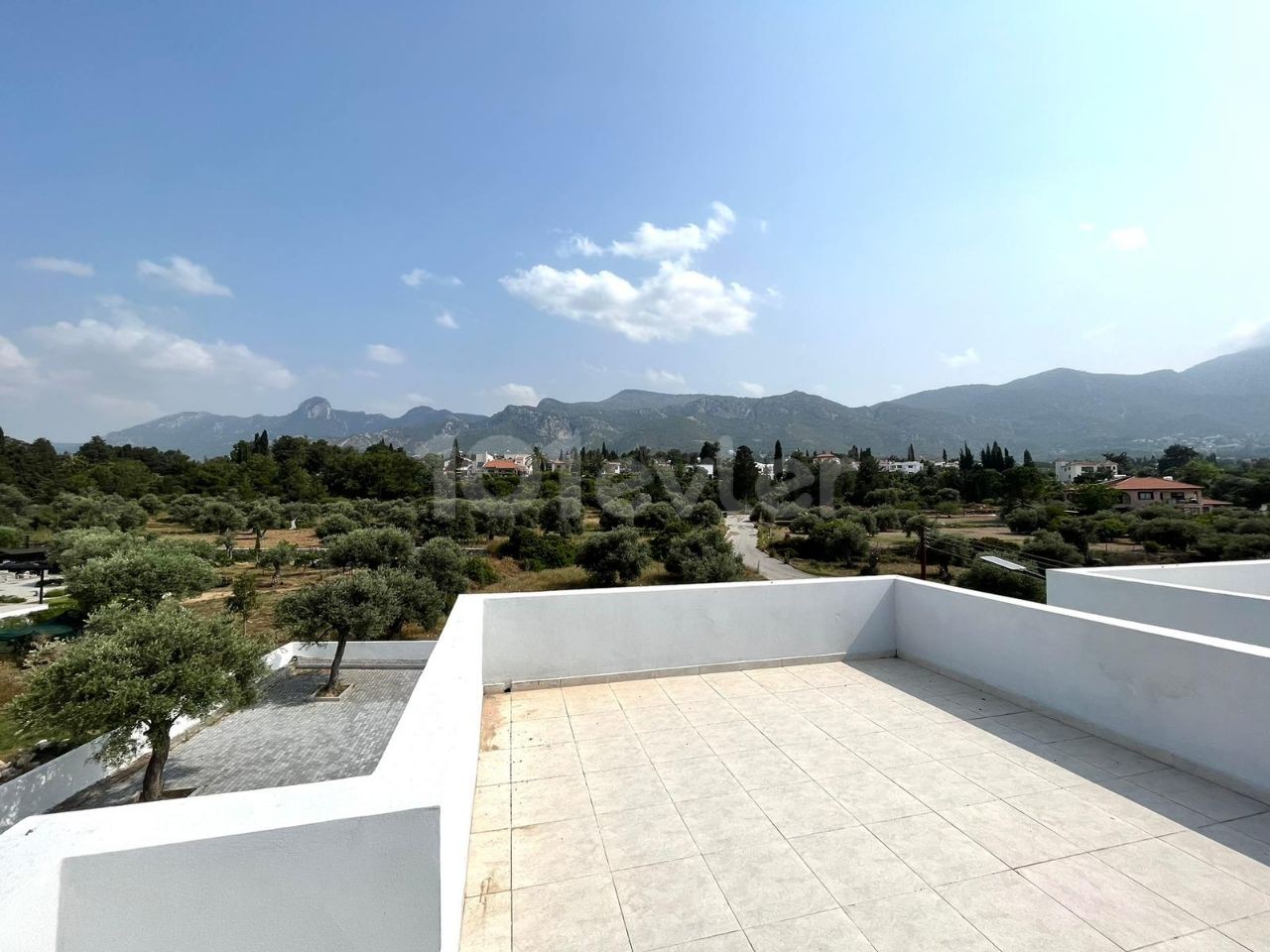 Kyrenia Çatalköy 2+1 Wohnung zu vermieten / Meer- und Bergblick