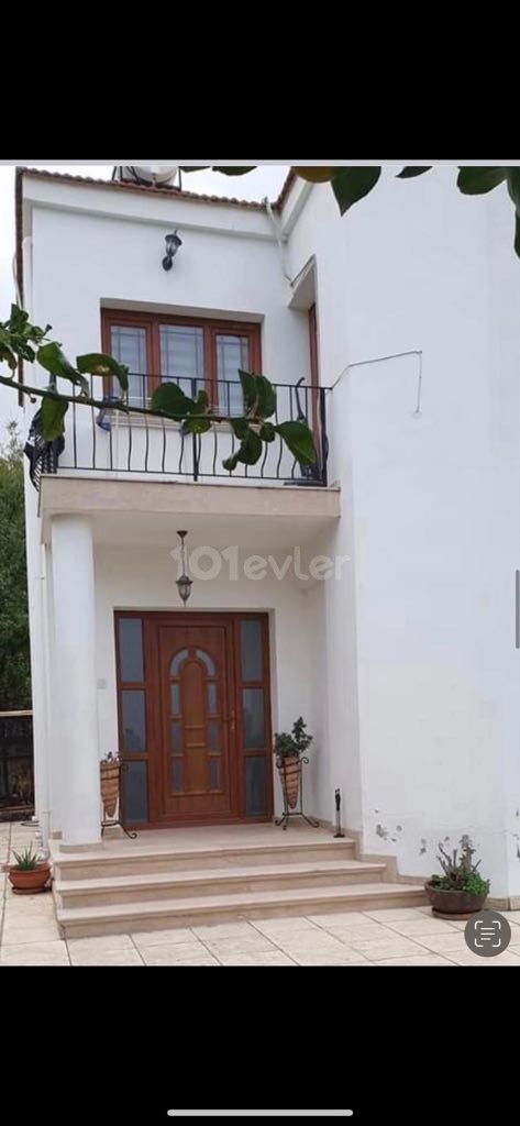 Girne Çatalköy’de  2+1  Kiralık Eşyalı /Ortak havuzlu Villa 