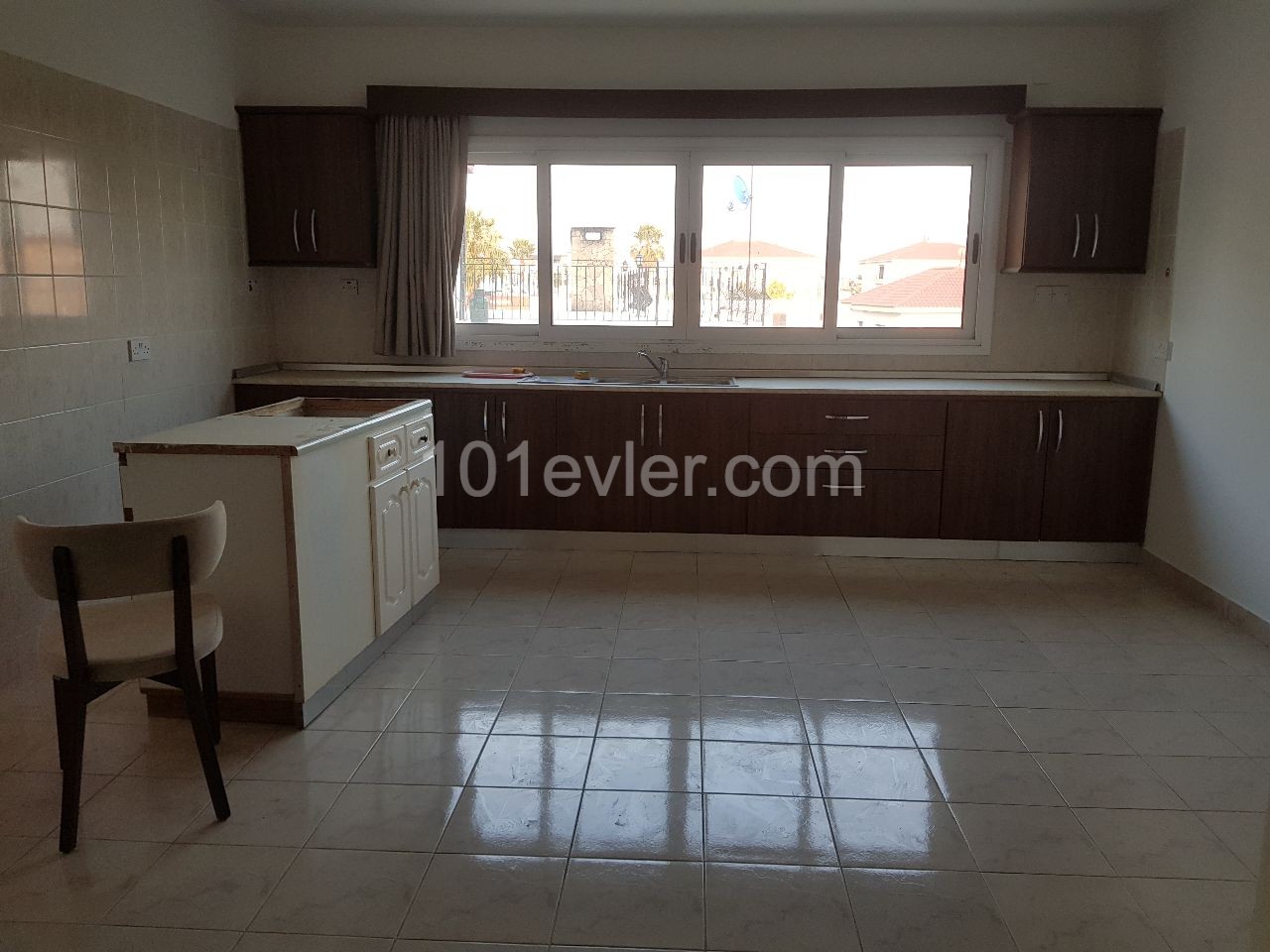 Yenikent  de kiralık 3+1 eşyasız daire 