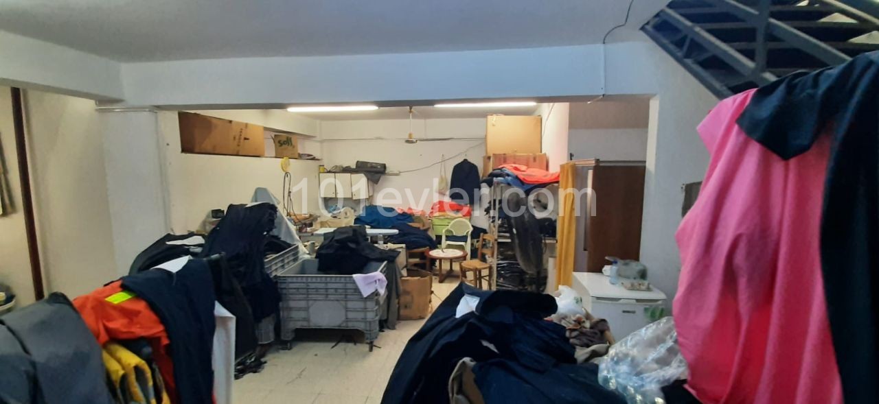 Zu verkaufen Shop Handwerker Zimmer 1 . Etappenläden 200m2 ** 